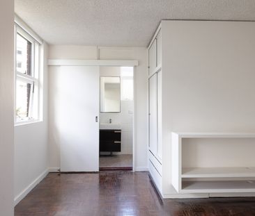 62/5-7 Esplanade, Elizabeth Bay NSW 2011 - Studio For Rent | Domain - Photo 2