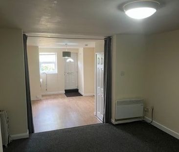 1 Bed Flat, Stanningley Road, LS12 - Photo 4