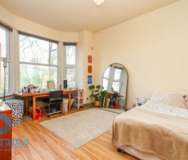 References Pending - 3 bed Apartment - Photo 6