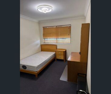 2 Bedroom 1 Bathroom Fully Furnished Apartment bills included– Clos... - Photo 3