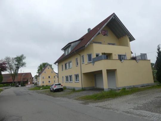 Reizende Dachgeschosswohnung in Völlkofen. - Photo 1