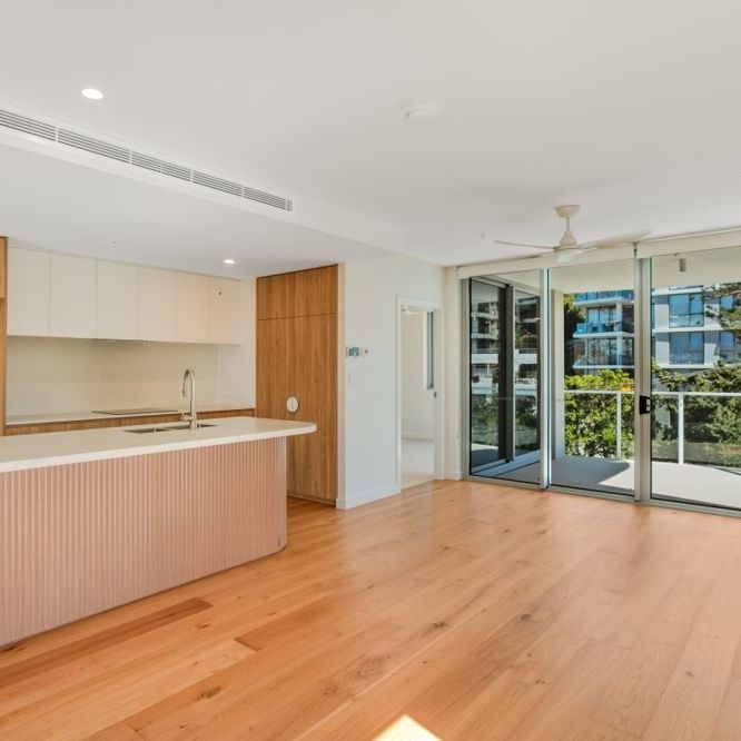 STUNNING 5TH FLOOR 3 BEDROOM APARTMENT - "RHYTHM" - Photo 1