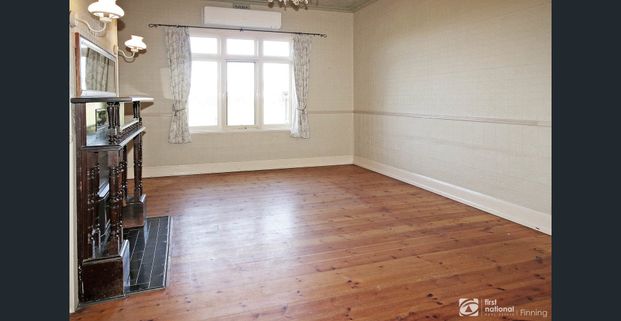 Character home on 1 acre! - Photo 1