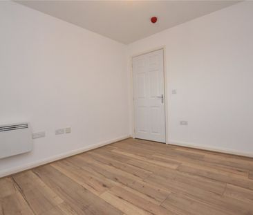 13, Fenton Place, Middleton, Leeds, West Yorkshire, LS10 4FH - Photo 6