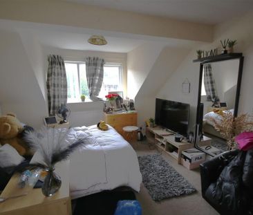 4 bedroom end of terrace house to rent - Photo 6