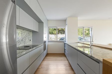 2 Bedroom Apartment with swimming pool, Monte Estoril, Cascais - Photo 4