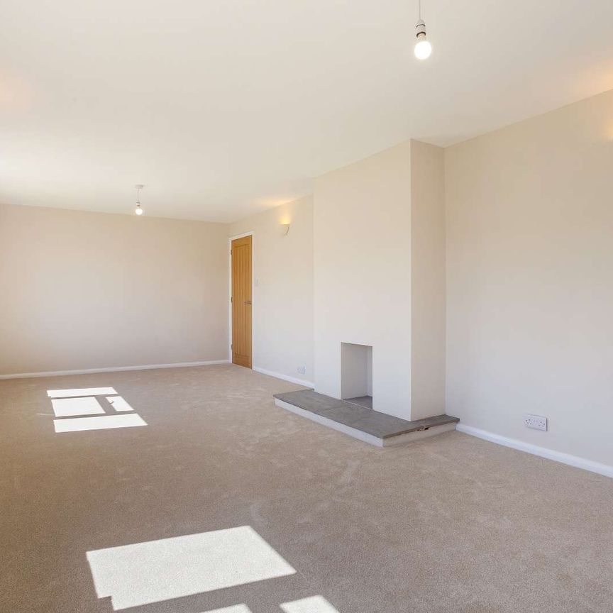 A beautifully refurbished cottage with far reaching views of the Hampshire countryside. *Please Note - We are aware that there is planning in the local vicinity https://pophamlogistics.co.uk - Photo 1