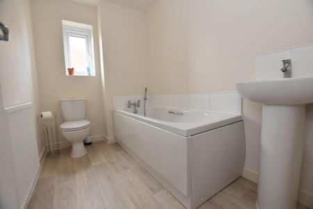 3 bedroom detached house to rent - Photo 3