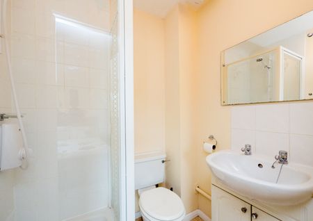 3 bedroom apartment to rent - Photo 3