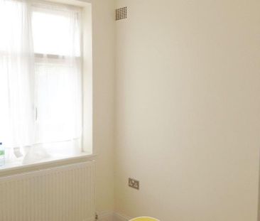 4 bedroom semi-detached house to rent - Photo 5