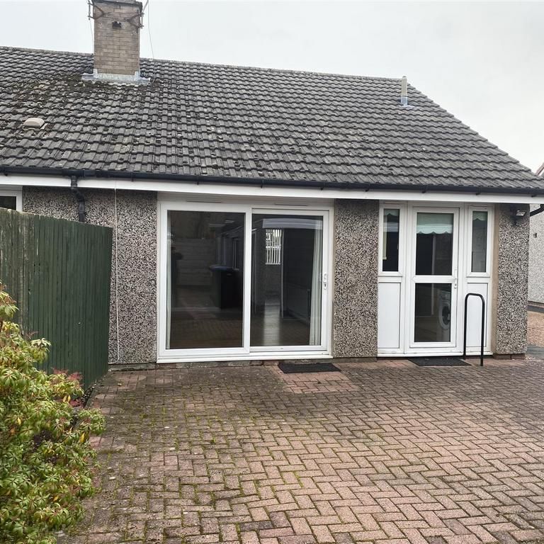 2 bedroom semi-detached bungalow to rent - Photo 1
