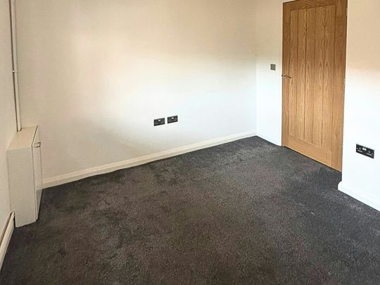 Flat to rent on - Photo 1