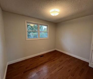 69 Old Oak Road - Upper Unit, 3 bed, 1 bath - Photo 6