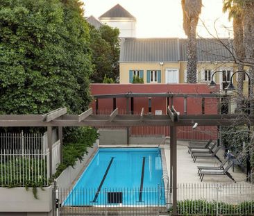 Warehouse style living in the heart of Port Melbourne - Photo 3