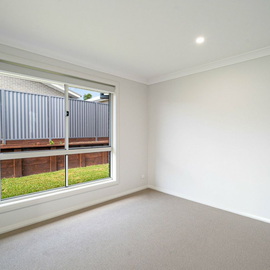 Modern Family Home in Popular Riverside Estate - Photo 1
