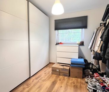 Appartement met 2 slaapkamers, terras en 2 private parkings in de o... - Photo 3