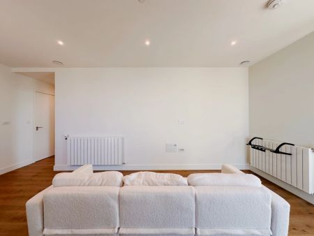 2 Bedroom 2 Bathroom Flat1805 - Photo 3