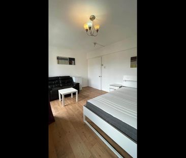 Room in a Shared Flat, Ellsworth St, E2 - Photo 3