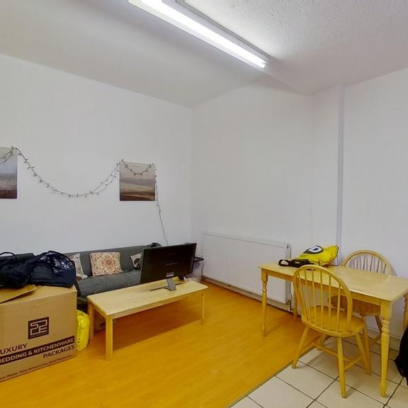 2 bedroom ground floor flat to rent - Photo 1