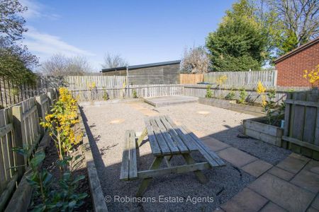 2 bedroom end of terrace house to rent - Photo 2