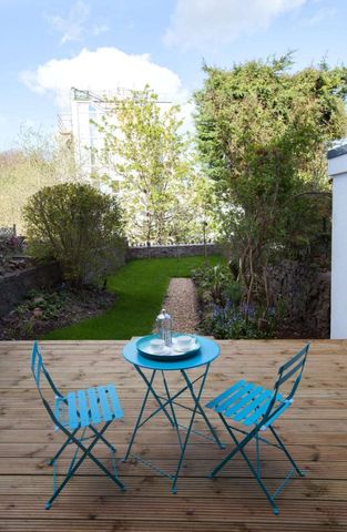 Exceptional Large One-Bedroom Apartment with Rare Private Garden  Clifton - Photo 2