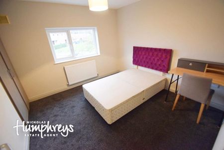 4 bedroom semi-detached house to rent - Photo 3