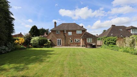 4 bedroom detached house to rent - Photo 2