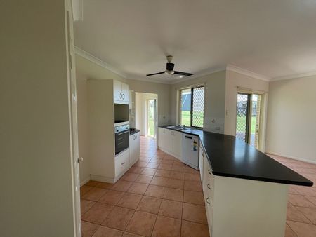 Tidy 3 Bedroom Home - Photo 3