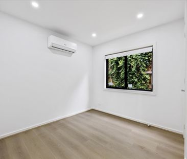 Brand New, Fully Detached, Stylish & Light-Filled Living - Photo 1