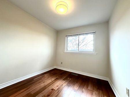 For Lease - 161 Carolbreen Square, Toronto, Ontario - Photo 5