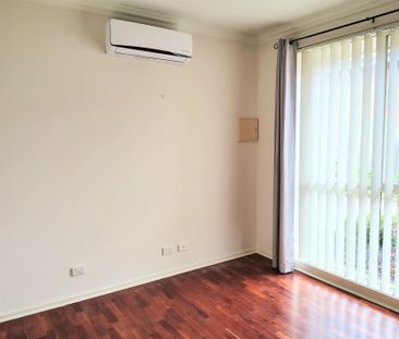 Spacious & Stylish Townhouse in Prime Glen Waverley Location - Photo 2