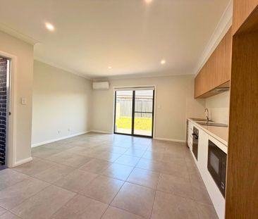 Century 21 &vert; the Paramount Group &ast;Granny Flat&ast; - Photo 2