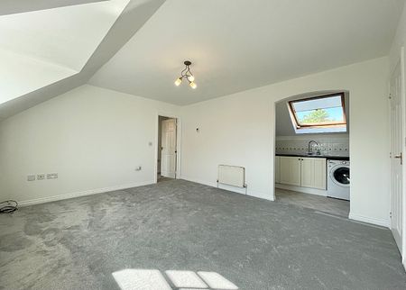 2 bed flat to rent in Peked Mede, Hook, Hampshire, RG27 9US - Photo 5