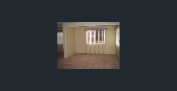 FOUR BEDROOM , TWO BATHROOM HOME - 1 WEEKS FREE RENT ! - Photo 1