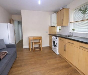 House To Rent - Photo 3