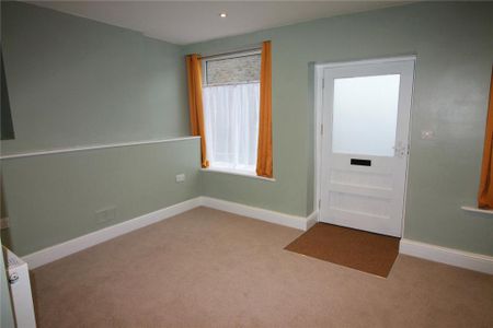 2 bedroom end of terrace house to rent - Photo 3