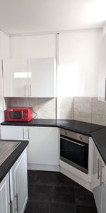 Double En-suite- Great Location - Photo 3