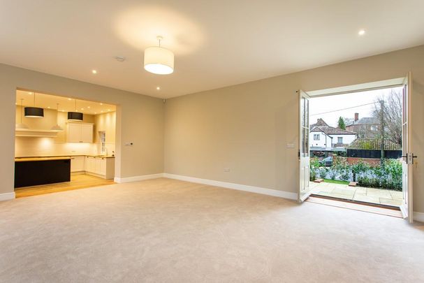 4 bedroom townhouse to rent - Photo 1