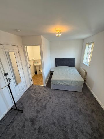 5 Bed Terraced House, Saddlecote Close, M8 - Photo 3