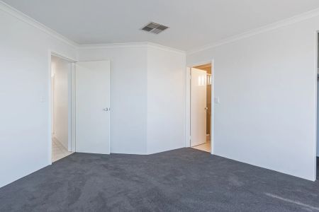 11 Caravel Way, Halls Head. - Photo 4