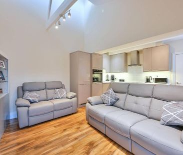 2 bedroom semi-detached house to rent - Photo 5