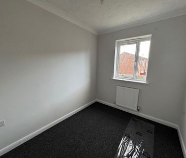 2 bedroom semi-detached house to rent - Photo 4