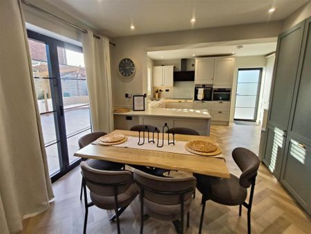 4 bedroom detached house to rent - Photo 4