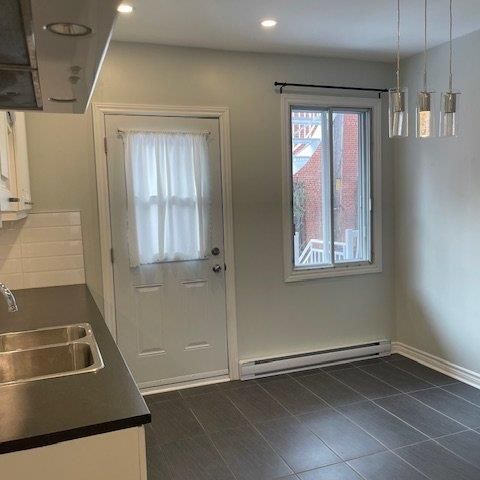 8120 Av. Wiseman - Photo 1