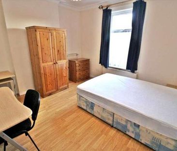 Ensbury Park - Student - Large Bedrooms, BH10 - Photo 6
