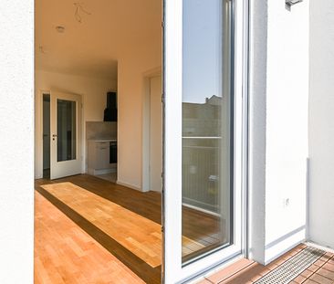 KOMFORTABEL UND VERKEHRSGÜNSTIG WOHNEN - BALKON, FUSSBODENHEIZUNG, EINBAUKÜCHE, PARKETT und Aufzug - Photo 1