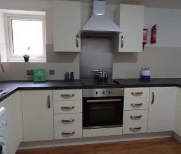 Standard 6 Bedroom Apartment - Photo 3