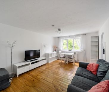 2 bedroom flat to rent - Photo 2