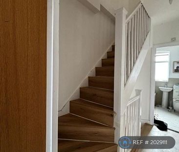 1 bedroom in a house share to rent - Photo 6