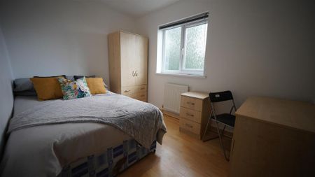 4 bedroom terraced house to rent - Photo 2